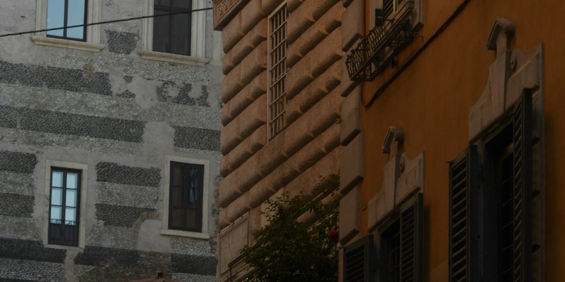 Malá terasa, velký efekt: útulné venkovní posezení