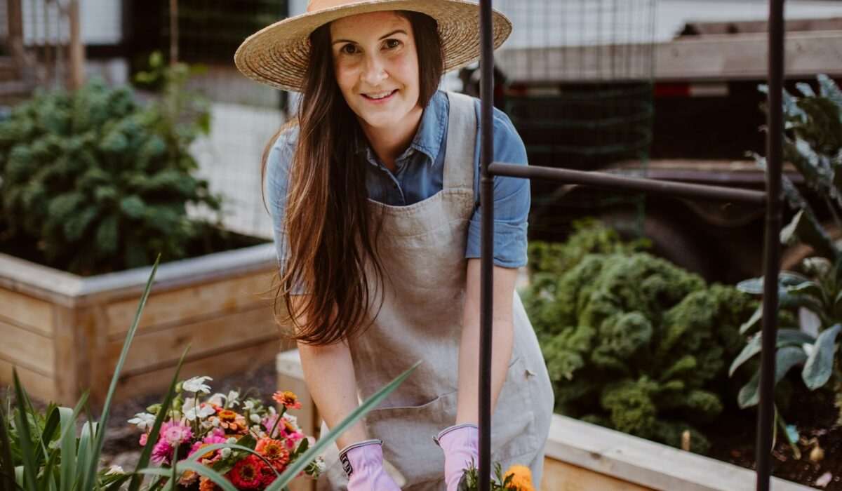Konstrukce vyvýšeného záhonu ze dřeva
